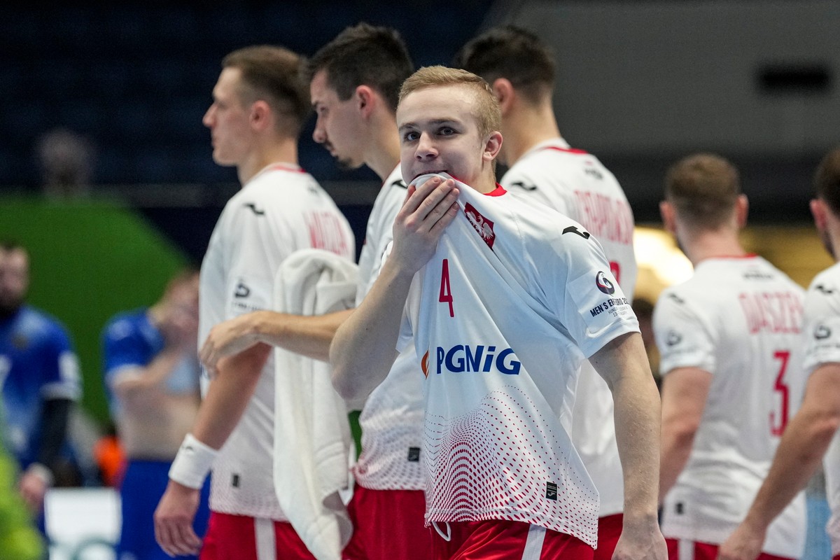 Piotr Jędraszczyk (C) po zremisowanym meczu z Rosją