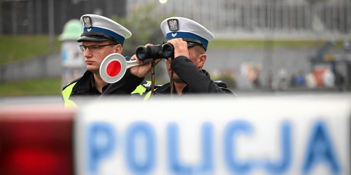 Jeśli kierowca w czasie kontroli nie okaże prawa jazdy, dowodu rejestracyjnego lub potwierdzenia zawarcia polisy OC, grozi mu mandat w wysokości 50 zł za każdy z brakujących dokumentów