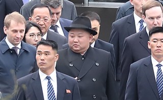 Dlaczego Kim Dzong Nam został zamordowany? „Kim Dzong Un. Szkic portretu dyktatora” [RECENZJA]