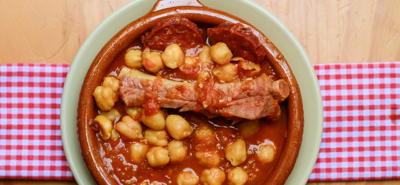 Pyszny obiad na sobotę. Podajemy przepis, Ty gotujesz. Żeberka po włosku z cieciorką