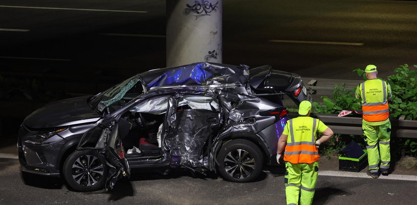 Przygnębiające okoliczności wypadku na A4. Kierowca lexusa po prostu jechał, gdy zepchnięto go pod ciężarówkę