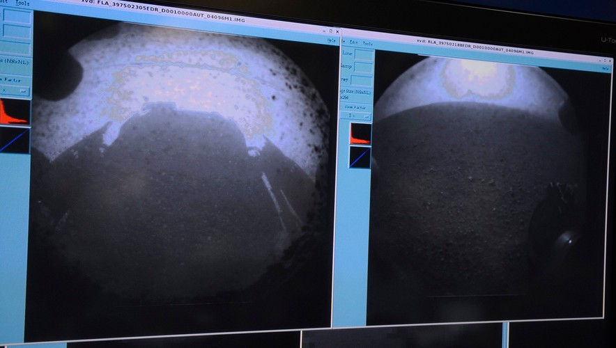 Pierwsze zdjęcia z Marsa zrobione przez sondę Curiosity