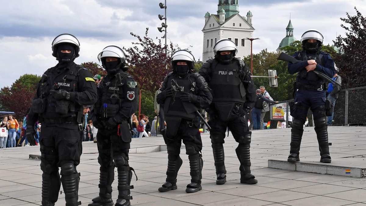 policji na trasie marszu