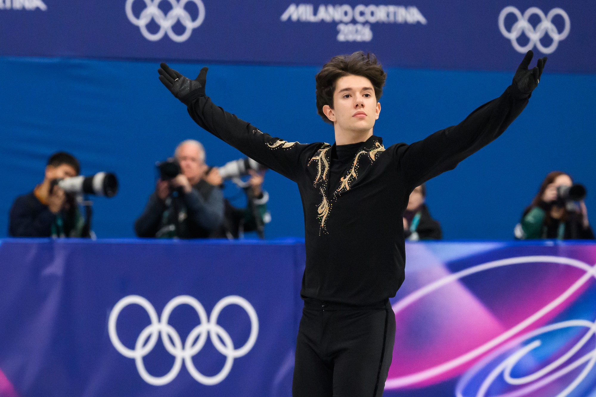 Slovenský krasokorčuliar Adam Hagara počas voľnej jazdy mužov na ZOH 2026. 