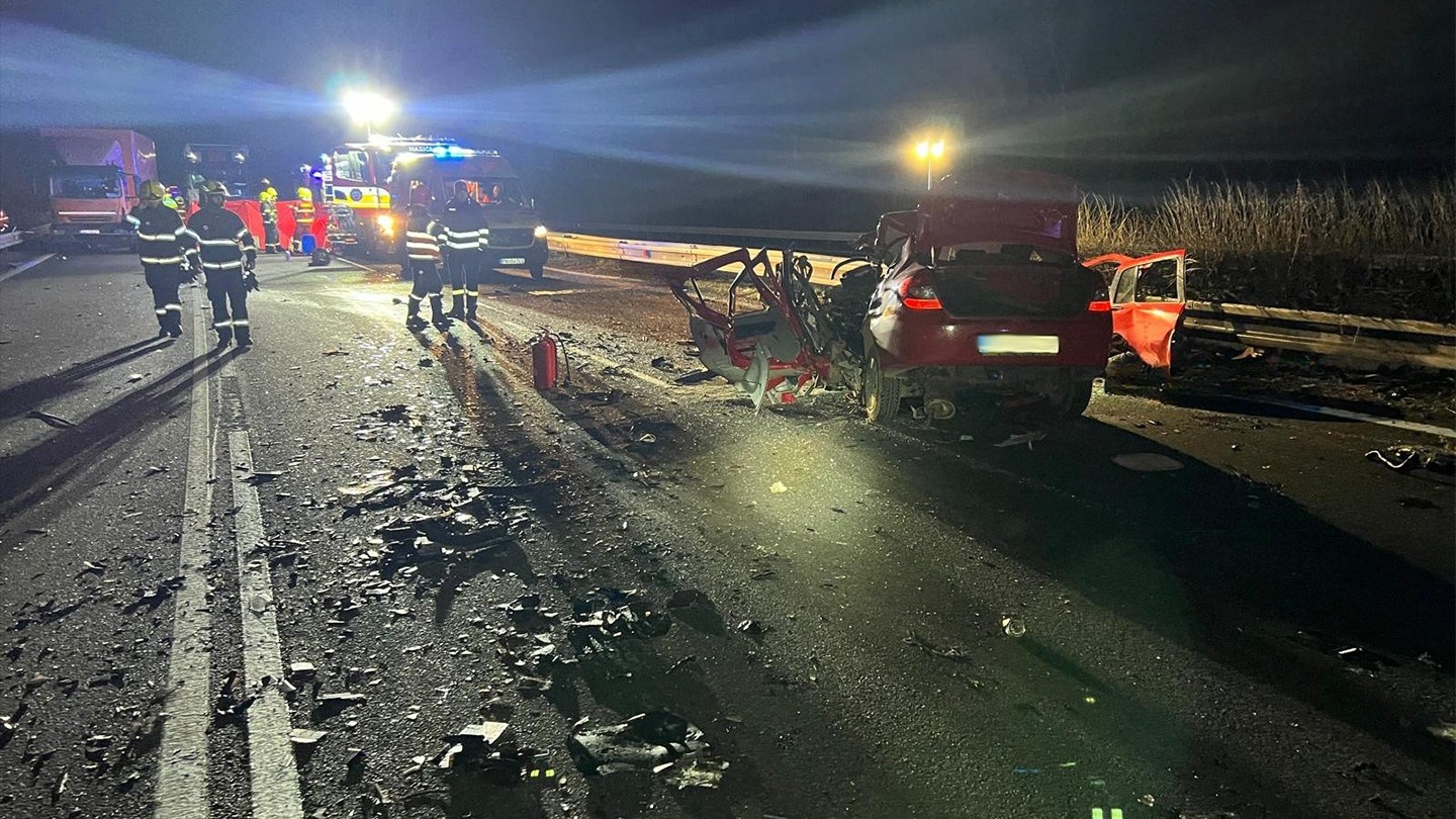 Na diaľnici D1 pri Trenčíne došlo k tragickej dopravnej nehode. 