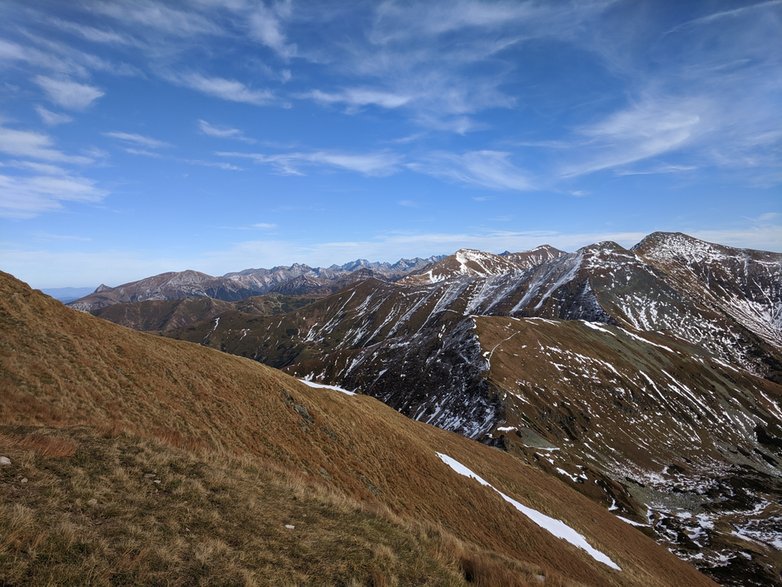 Tatry Zachodnie. Panorama Tatr widziana ze szczytu Wołowca. 