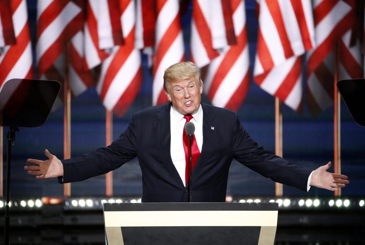 Dziennikarze coraz częściej wyłapują sytuacje, w których Trump sam sobie zaprzecza