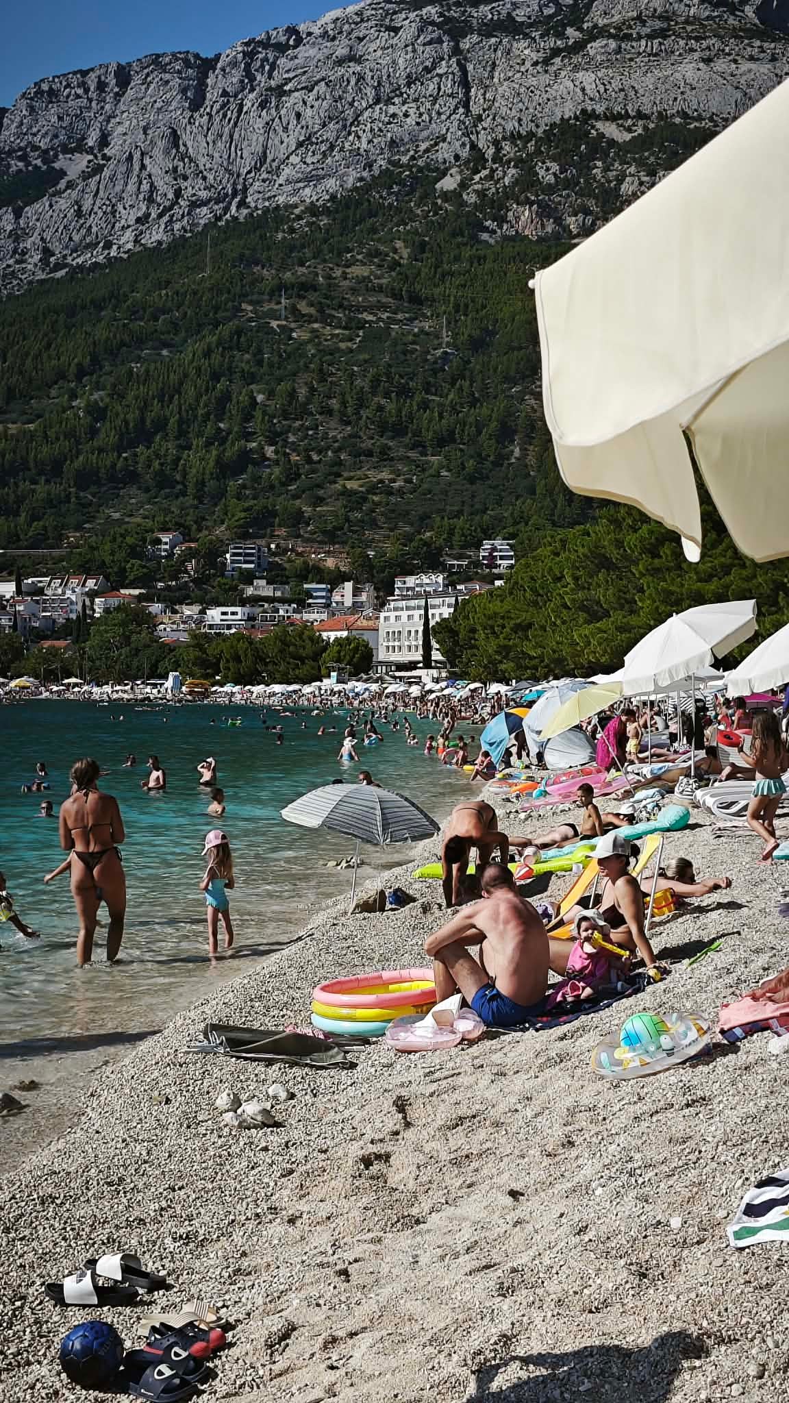 Čitateľ Oliver trávi dovolenku v známej chorvátskej obci Baška Voda.