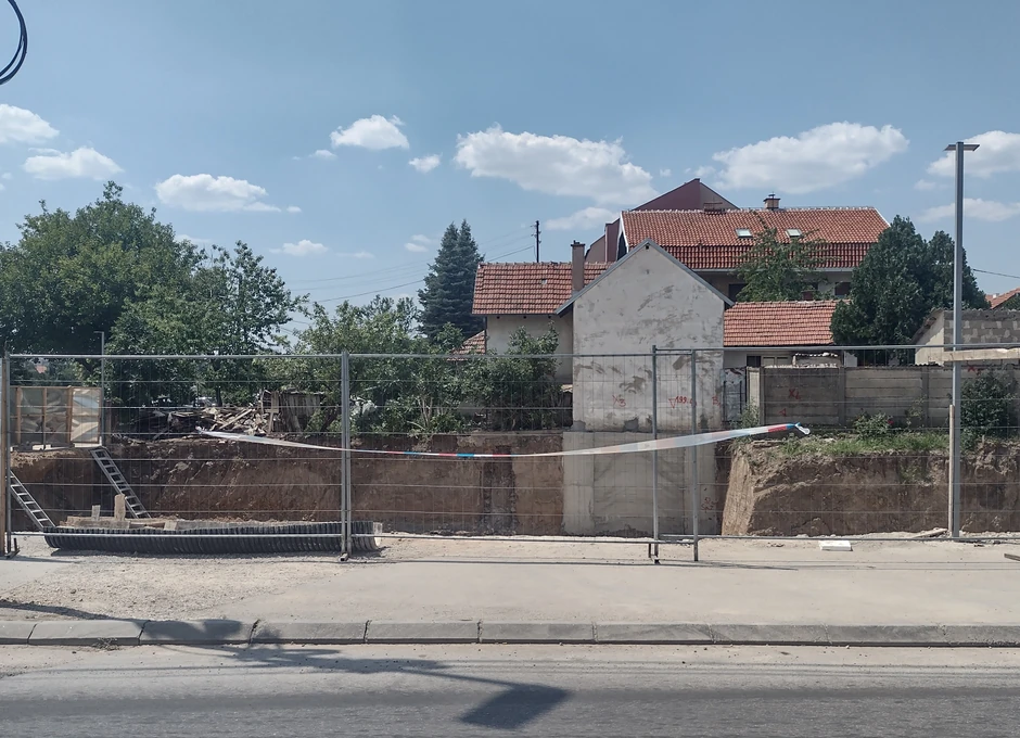 Gradilište u Nišavskoj ulici na kojem su povređena dva radnika zatvoreno poliicjskom trakom 