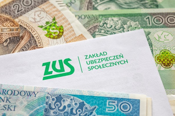 Tyle wyniesie 13. emerytura w 2025 roku. Tabela wyliczeń brutto i netto
