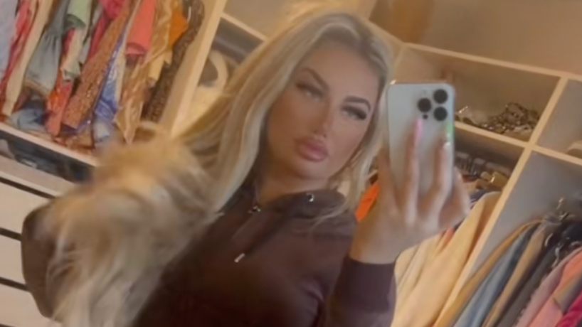 Saffron sa musela ísť prezliecť.