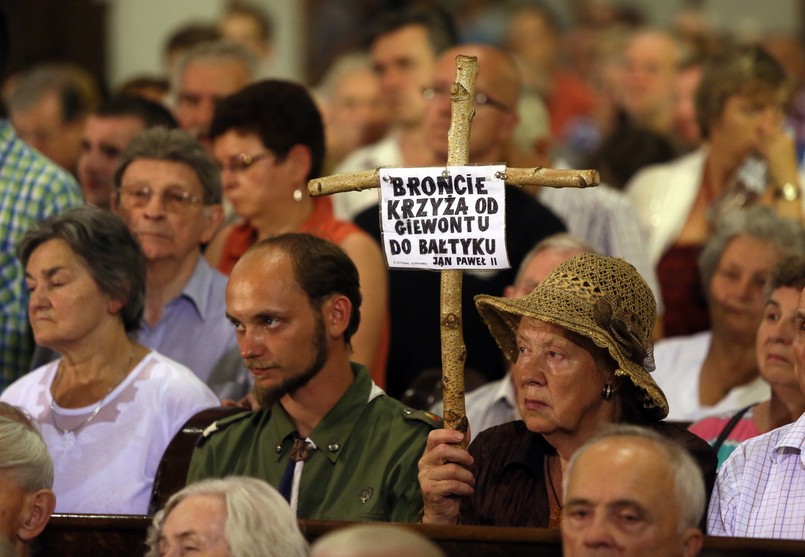 Co miesiąc w warszawskiej archikatedrze św. Jana Chrzciciela odprawiana jest msza święta w intencji ofiar katastrofy samolotu prezydenckiego, do której doszło 10 kwietnia 2010 roku pod Smoleńskiem.