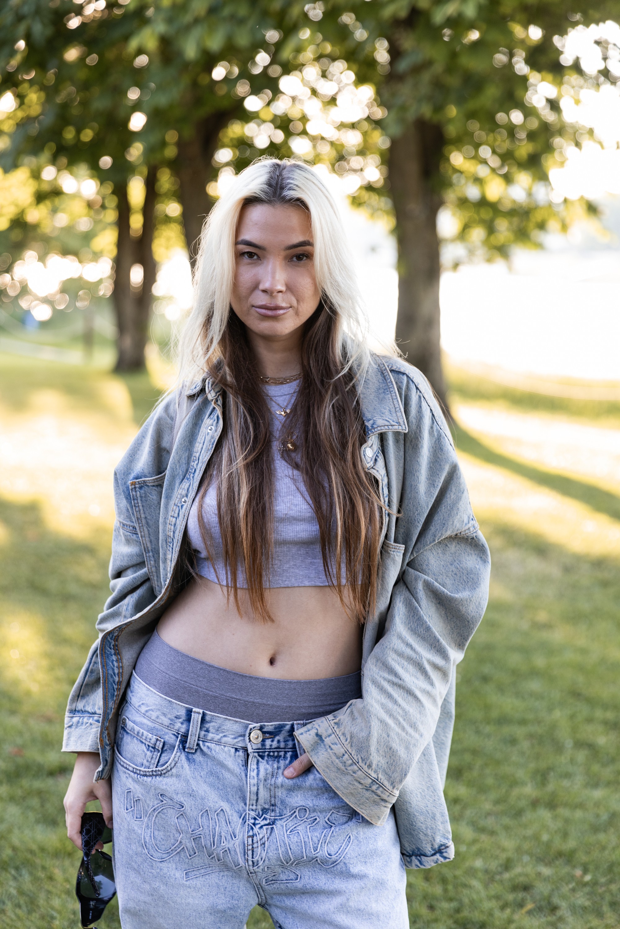 Speváčka Ronie na krste knihy Celeste Buckingham.
