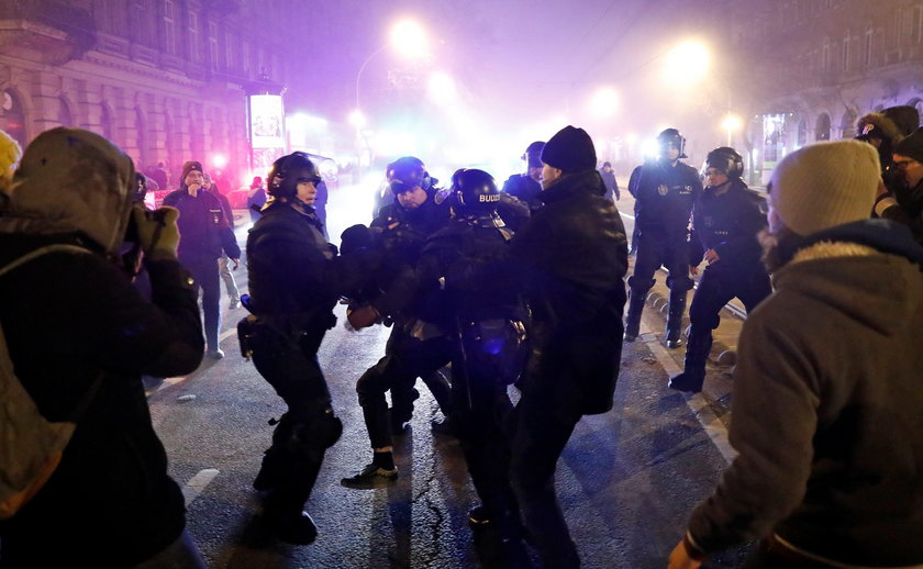 Protesty w Budapeszcie trwają, doszło do przepychanek z policją