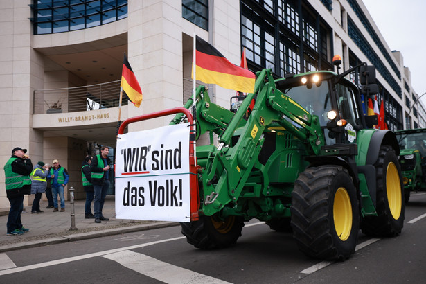 Protest rolników przed siedzibą SPD w Berlinie. Niemcy, 26.01.2024