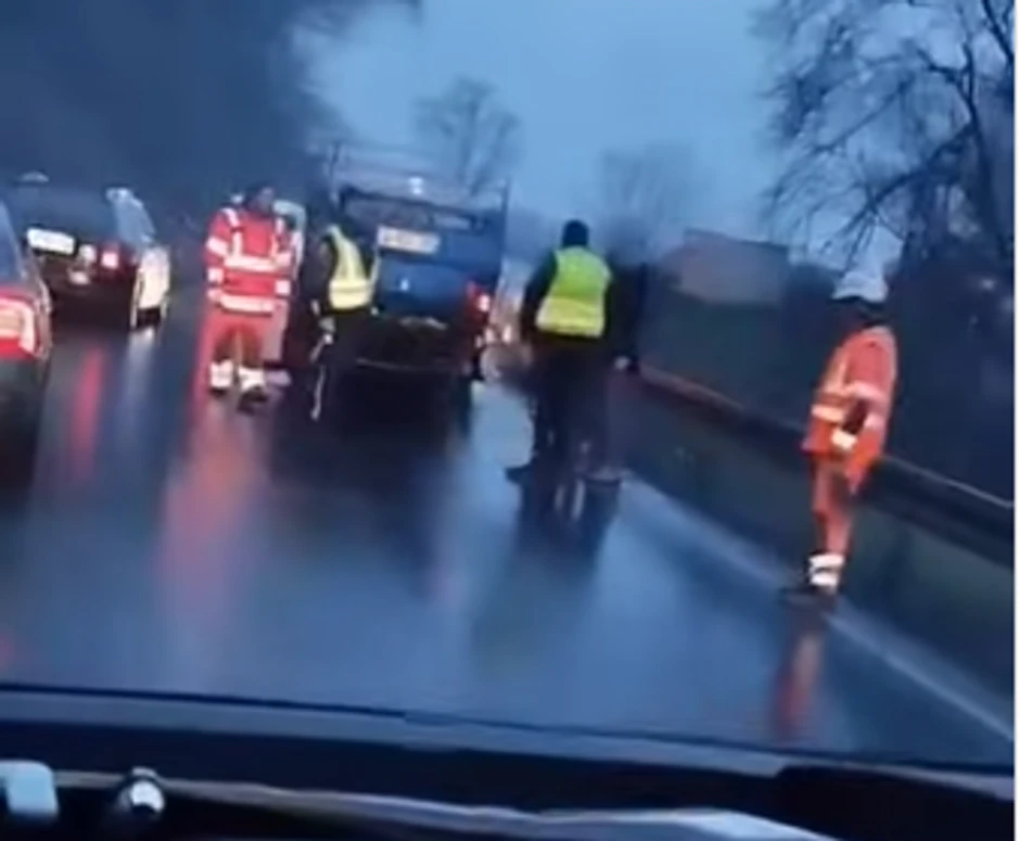 Auto se prevrnupo na krov kod Bariča