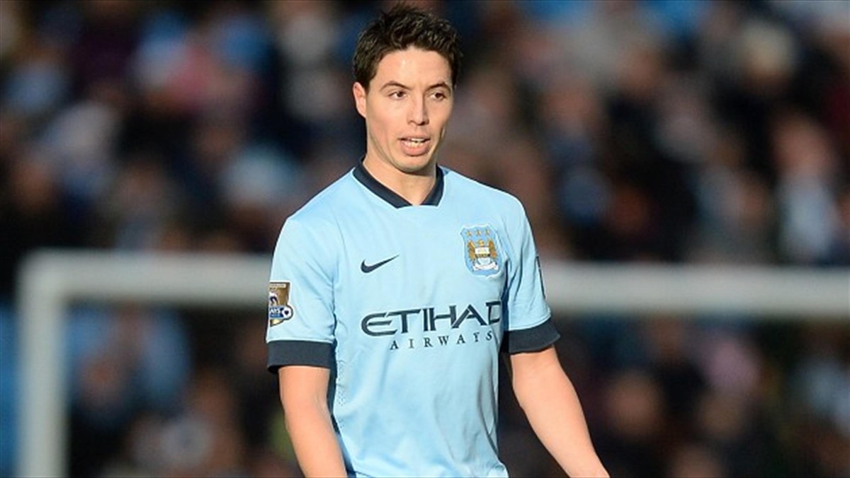 Samir Nasri stwierdził, że selekcjoner reprezentacji Francji Didier Deschamps nie "zachował się jak mężczyzna", kiedy nie włączył zawodnika Manchesteru City do kadry na mistrzostwa świata w Brazylii. Nasri zaatakował trenera narodowej drużyny dzień po podpisaniu przez niego nowego kontraktu z federacją.