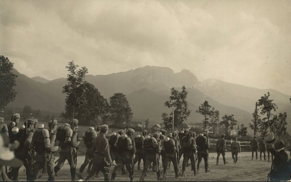 Ćwiczenia Strzelców w 1913 r. w Zakopanem (domena publiczna)