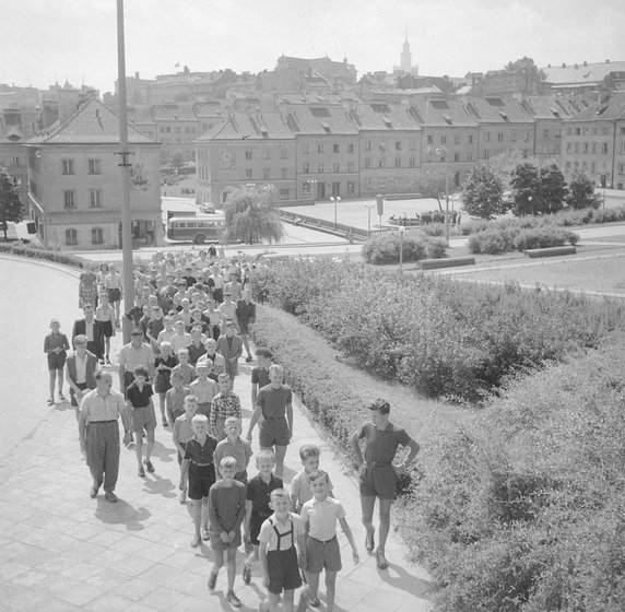 1958 - Dzieci i młodzież uczestniczące w kolonii letniej w Warszawie.