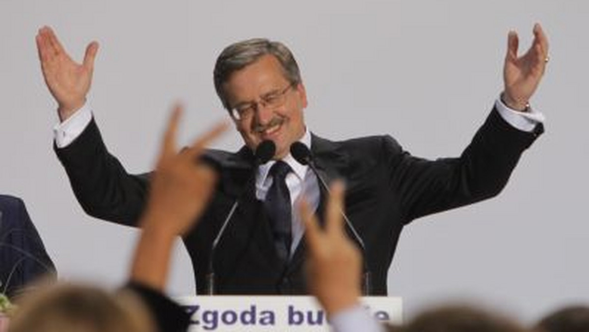 Prezydent Bronisław Komorowski wciąż cieszy się największym, spośród polityków, zaufaniem Polaków - wynika z sondażu CBOS. We wrześniu zaufanie do niego deklaruje 66 proc. badanych; o 3 punkty procentowe więcej niż przed miesiącem.