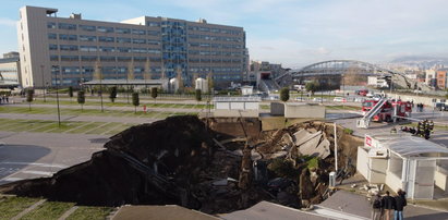 Przed szpitalem zapadła się ziemia! Gigantyczna dziura na parkingu w Neapolu
