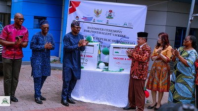 Indonesia donates 1.58m doses of Pentavalent Vaccines to Nigeria. [Twitter:@NphcdaNG]