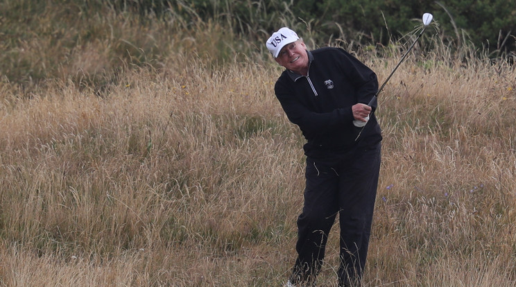Trump szenvedélyes golfozó, most is a pályán keres vigaszt / Fotó: Northfoto