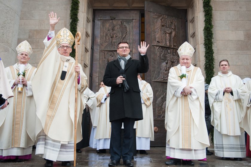 Arcybiskup Wiktor Skworc i Marcin Krupa, prezydent Katowic