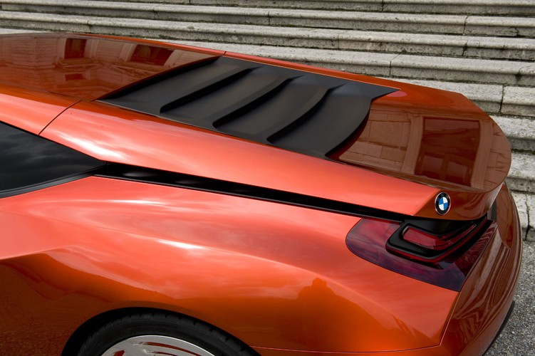 Także żaluzje z tyłu wyraźnie nawiązują do stylu sprzed lat