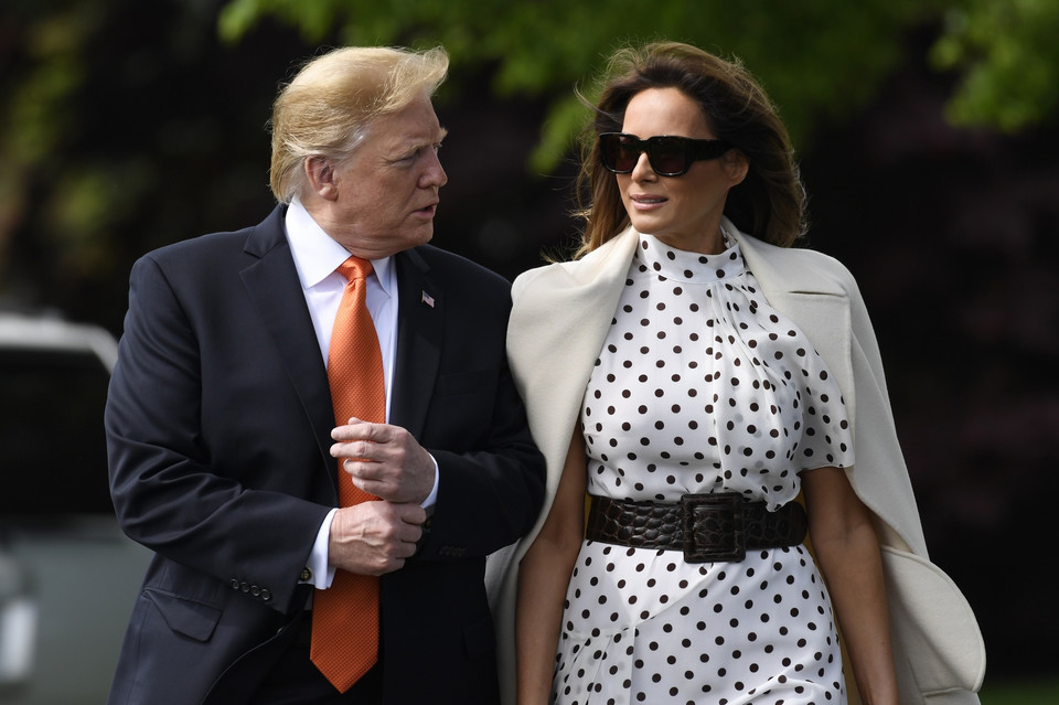 Melania Trump postawiła na groszki. Świetna stylówka!