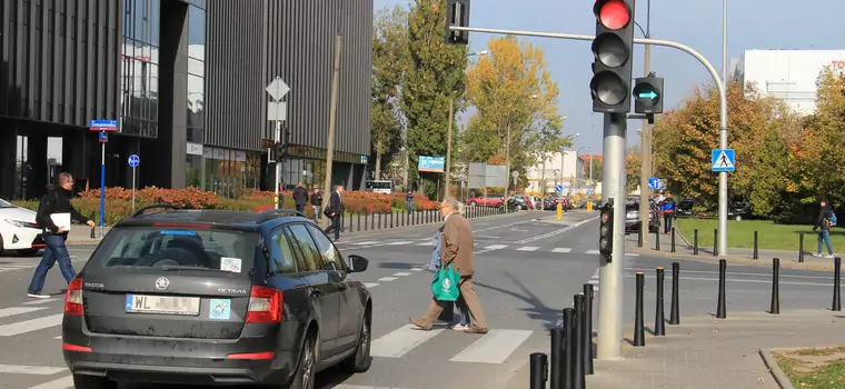 Jak większość kierowców ignorujesz ten sygnał? Teraz są za to punkty karne