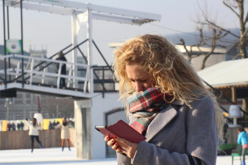 Žena na klizanju - ilustracija