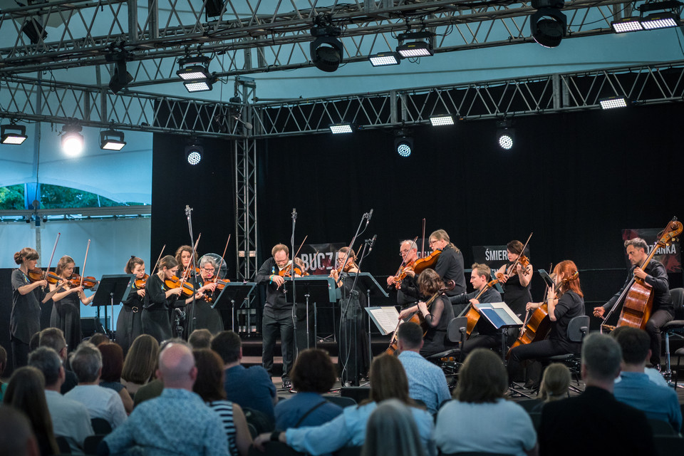 Koncert Charytatywny dla Ukrainy (24 czerwca). Sinfonia Varsovia, Zofia Endzelm (prowadzenie od pulpitu). Weekend Ukraiński