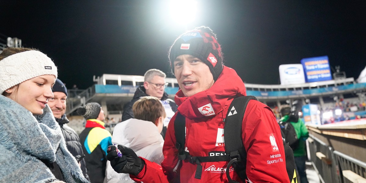 Kamil Stoch był dość zadowolony po niedzielnym występie. 