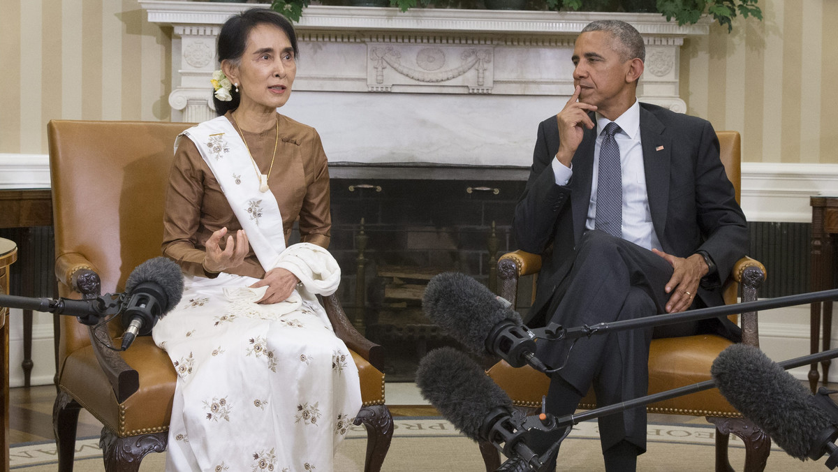 Prezydent Barack Obama, który spotkał się dzisiaj w Waszyngtonie z laureatką Pokojowej Nagrody Nobla i de facto przywódczynią Birmy Aung San Suu Kyi, ogłosił, że USA gotowe są znieść sankcje nałożone na ten kraj w latach rządów junty wojskowej.