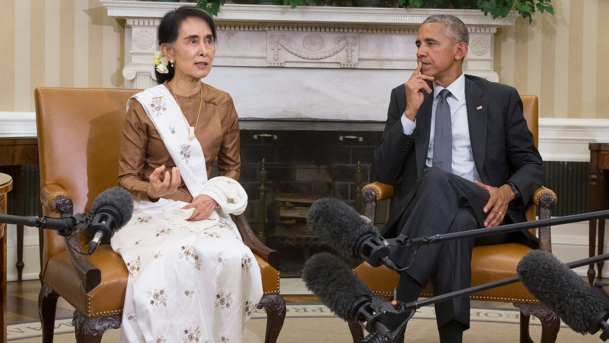 Prezydent Barack Obama, który spotkał się dzisiaj w Waszyngtonie z laureatką Pokojowej Nagrody Nobla i de facto przywódczynią Birmy Aung San Suu Kyi, ogłosił, że USA gotowe są znieść sankcje nałożone na ten kraj w latach rządów junty wojskowej.