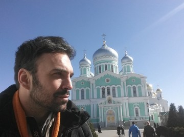 ON JE BRAT IVANA BOSILJČIĆA: Vlasnik je zamka i sam proizvodi rakiju, gledali smo ga u poznatim serijama, a evo i da li LIČE! (FOTO)