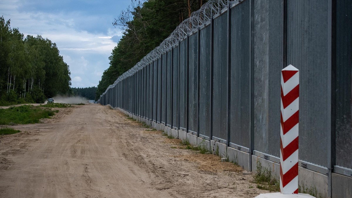 Mur w okolicach miejscowości Opaka Duża, sierpień 2022 r.