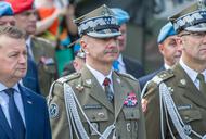 Mariusz Błaszczak, gen. broni Rajmund Andrzejczak i gen. dywizji Tomasz Piotrowski podczas Centralnych Obchodów Dnia Weterana Poza Granicami Państwa w Rzeszowie. 2 czerwca 2019 r.