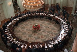 w pałacu prezydenckim demontują okrągły stół. nawrocki: skończył się w