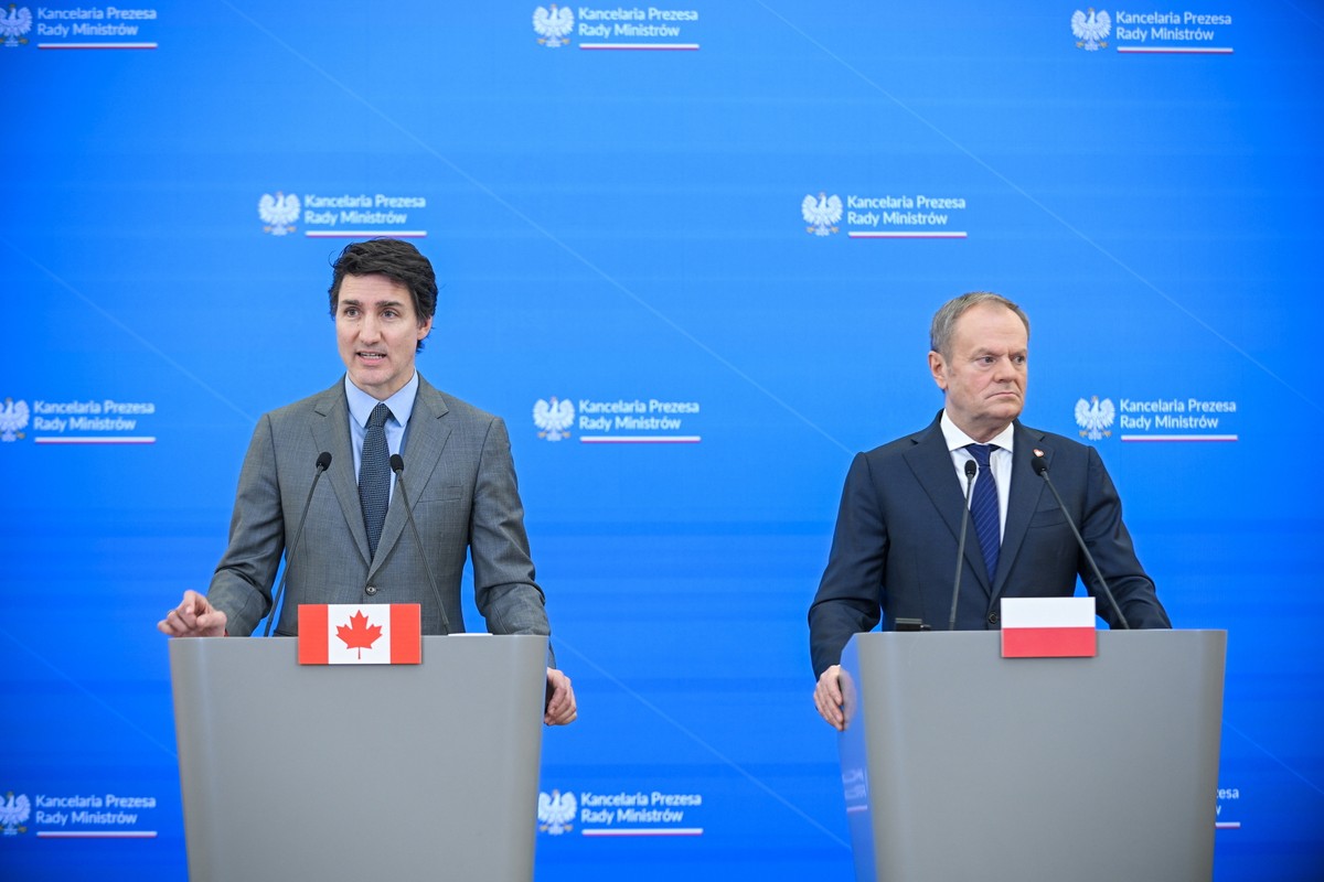 Warszawa, 28.01.2025. Premier Donald Tusk (P) i premier Kanady Justin Trudeau (L) podczas konferencji prasowej w KPRM w Warszawie, 28 bm. (ad) PAP/Marcin Obara