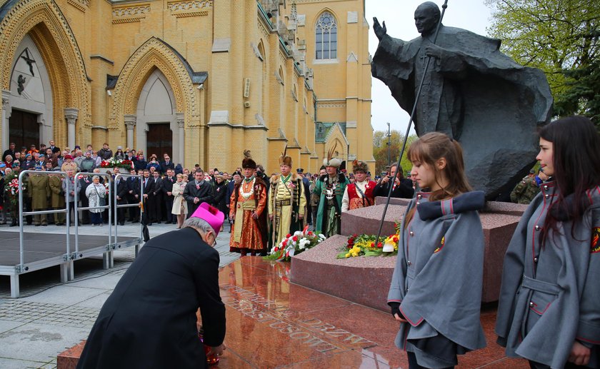 Obchody święta Konstytucji 3 Maja i Święta Najświętszej Maryi Panny Królowej Polski w Łodzi odbyły się w Archikatedrze Łódzkiej i przed Grobem Nieznanego Żołnierza