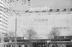 Nocne kolejki i pierwszy McDonald's. To były Złote Tarasy epoki PRL [FOTO]