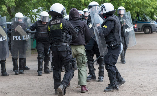 Policja o śmierci Igora Stachowiaka: Użycie siły było adekwatne. Ale policjant, który raził paralizatorem, do zwolnienia