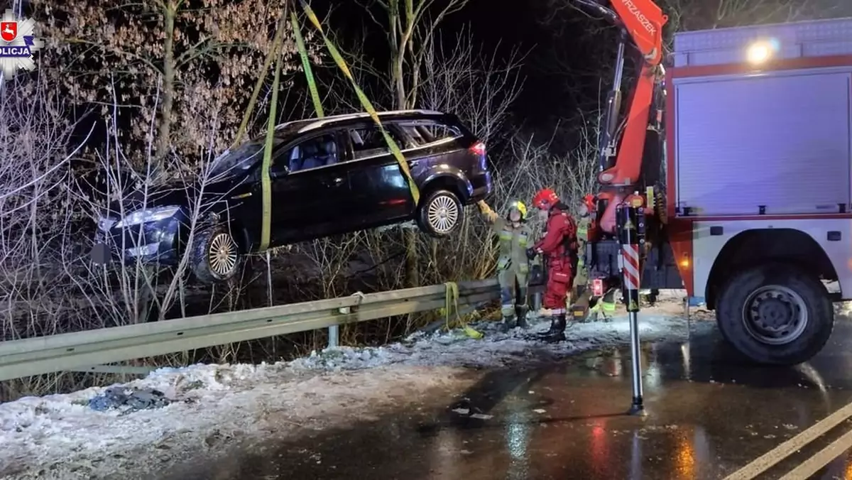 Pijany kierowca wpadł do rzeki Kurówka w Końskowoli w województwie lubelskim