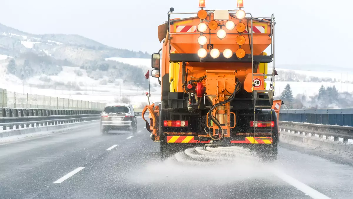 Solarka na drodze – kierowcy nie lubią jeździć „po białym”