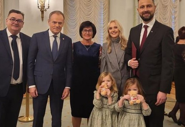 W Pałacu Prezydenckim towarzyszyła Władysławowi Kosiniakowi-Kamyszowi jego żona, Paulina Kosiniak-Kamysz oraz dwie córeczki pary.