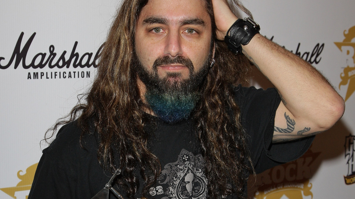 Mike Portnoy, były perkusista Dream Theater oraz znany z Deep Purple Steve Morse powołali do życia wspólny projekt pod nazwą Flying Colors.