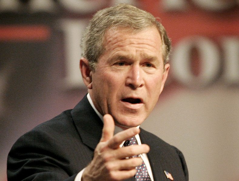 Wnioski analityków moga wytrącic  Republikanom ich główny argument w walce o utrzymanie podatków dla najbogatszych. Na zdj. George W. Bush. podczas przemówienia w Alabamie w 2003 r., w którym chwalił obniżki podatków wprowadzone przez jego administrację.