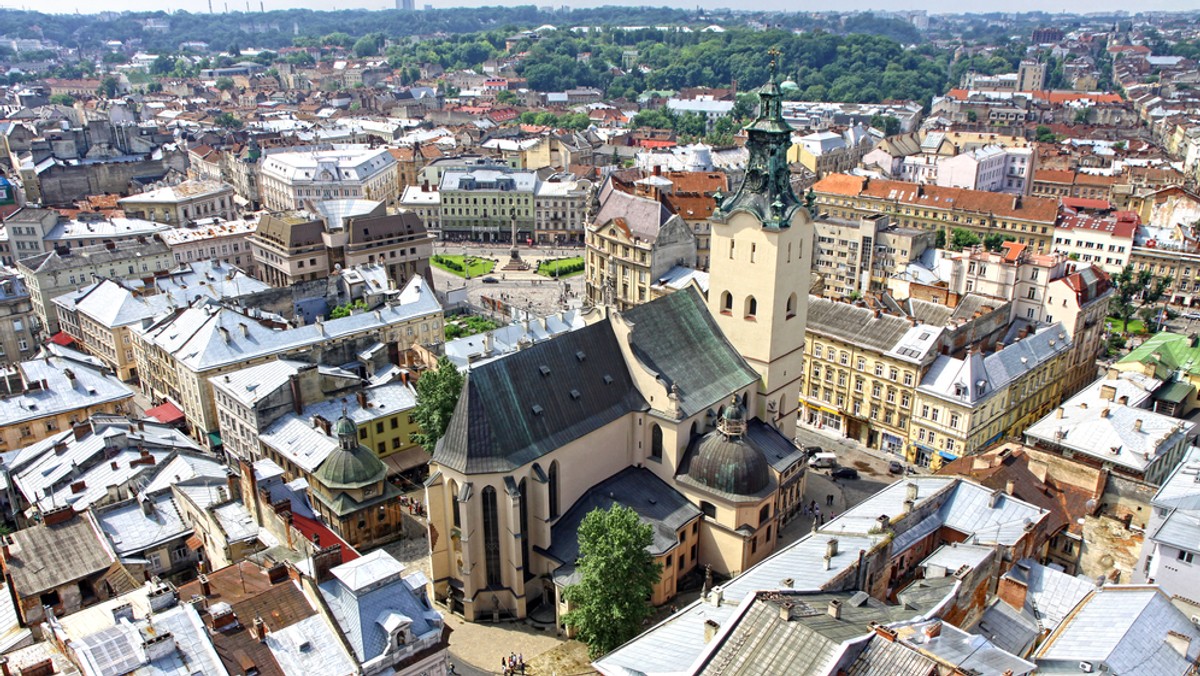 W jednym z kościołów filialnych archidiecezji lwowskiej zostały odnalezione relikwie: szaty grobowe bł. Jakuba Strzemię, patrona Lwowa i archidiecezji lwowskiej. Wśród relikwii są m.in. ornat, rękawiczki, pas jedwabny, mitra i pastorał - pisze "Nasz Dziennik".